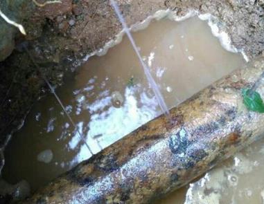 醴陵楼顶渗水维修公司分享下地暖漏水的原因及检测方法。